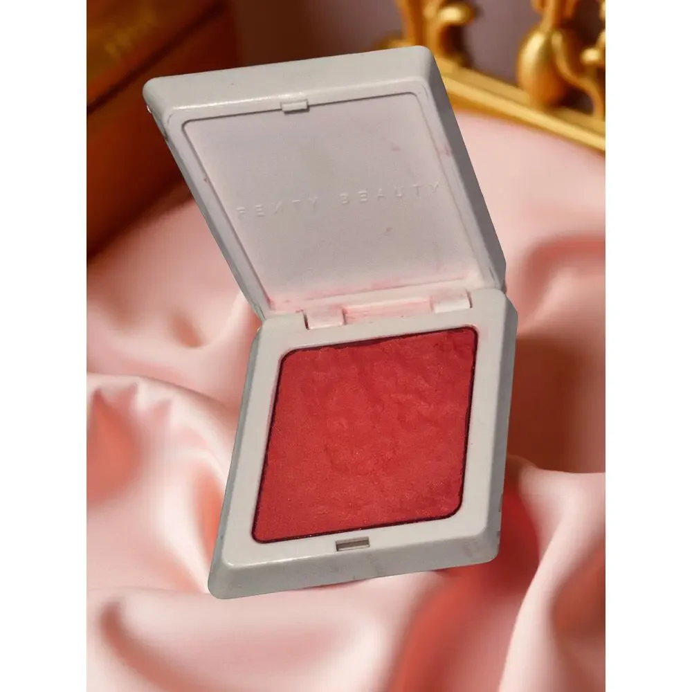 New FENTY Cheeks Suede Powder‎ Blush Lolly Poppy Coral Matte NIB RV$28 Cracked